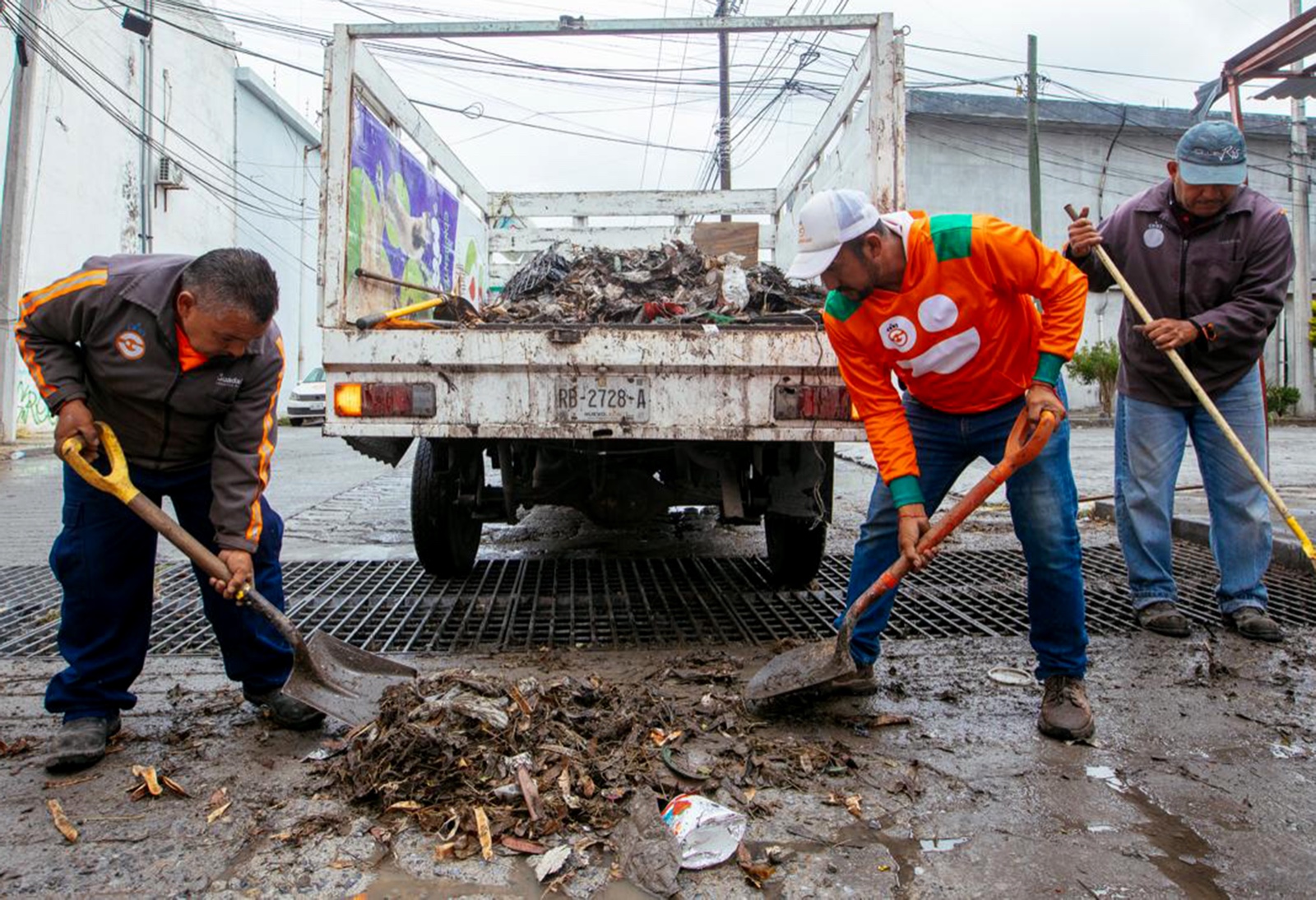 Limpieza constante de alcantarillas en Guadalupe evita inundaciones