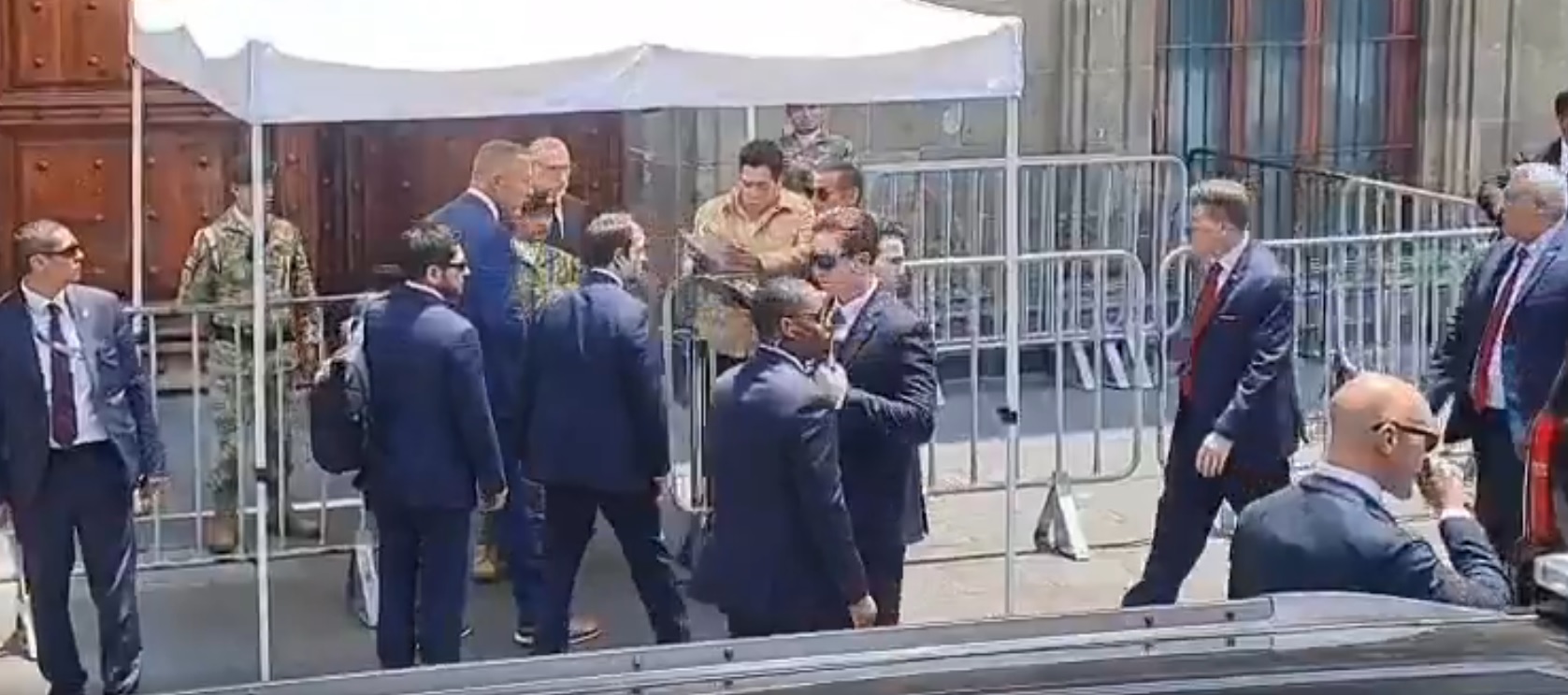 Llega el secretario de Seguridad Nacional de EU, Markwayne Mullin a Palacio Nacional