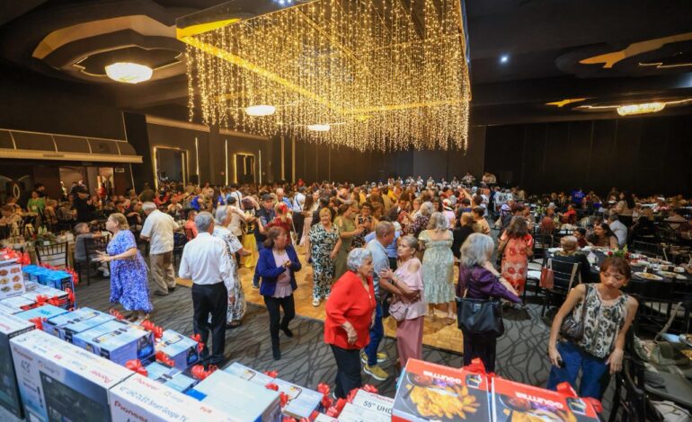 Celebra DIF Monterrey a mamás y papás de las Casas Club de adultos mayores