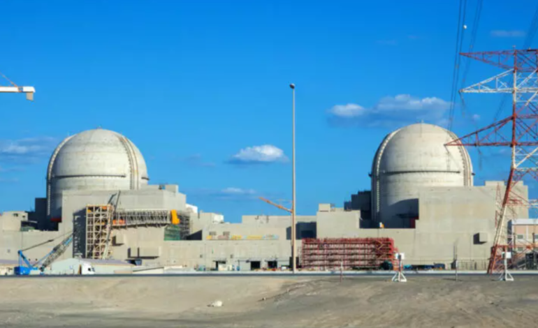 Ataque con dron provoca incendio junto a planta nuclear de Emiratos Árabes Unidos en tensión por tregua con Irán