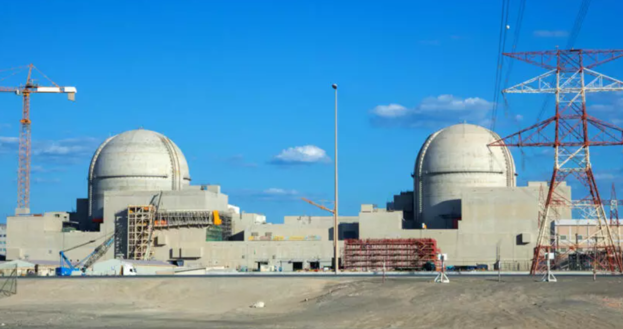 Ataque con dron provoca incendio junto a planta nuclear de Emiratos Árabes Unidos en tensión por tregua con Irán