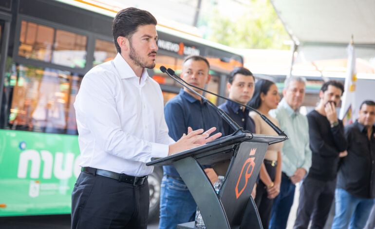 Acelera Samuel García modernización del transporte público con entrega de nuevas unidades para rutas 198 y 109