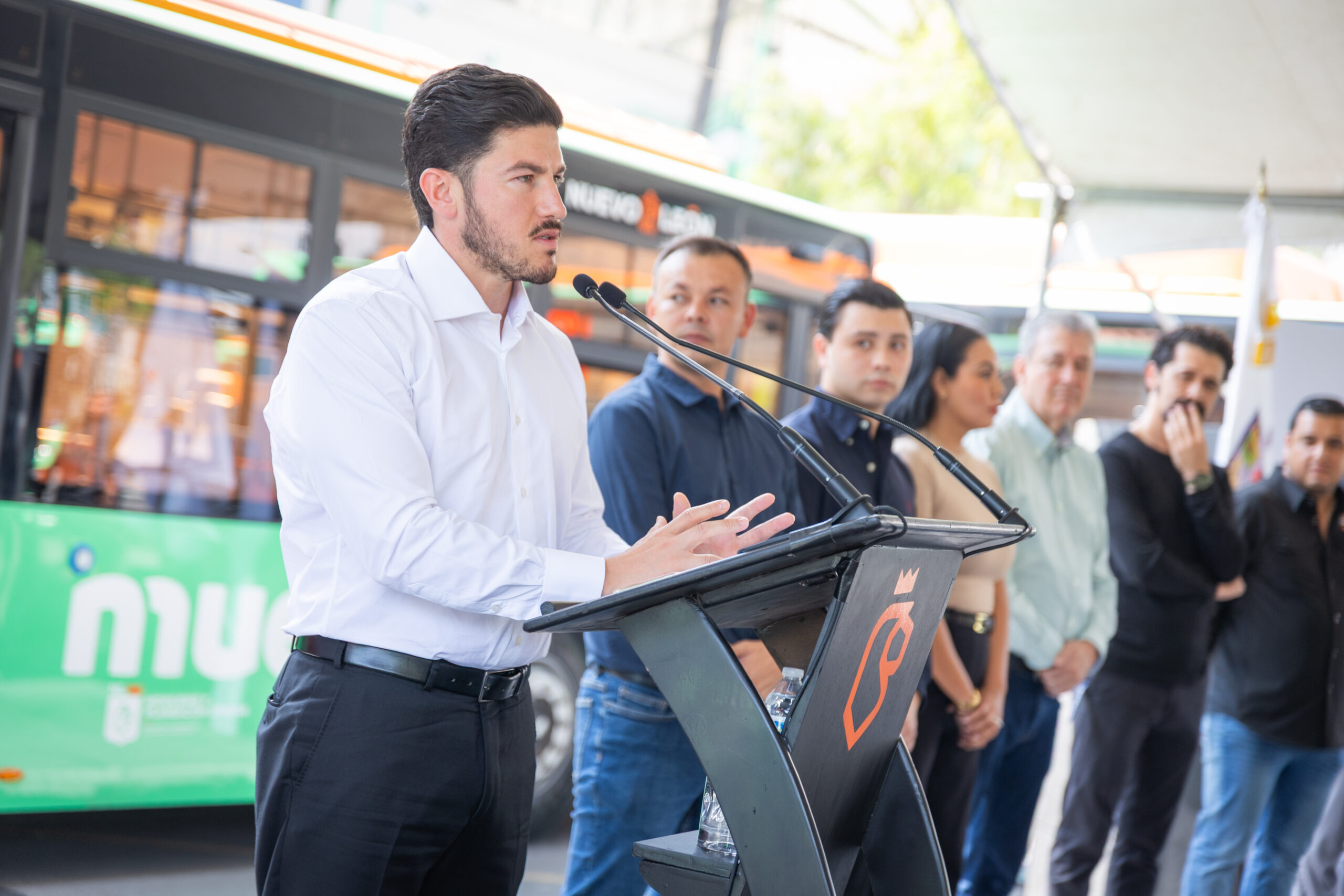 Acelera Samuel García modernización del transporte público con entrega de nuevas unidades para rutas 198 y 109