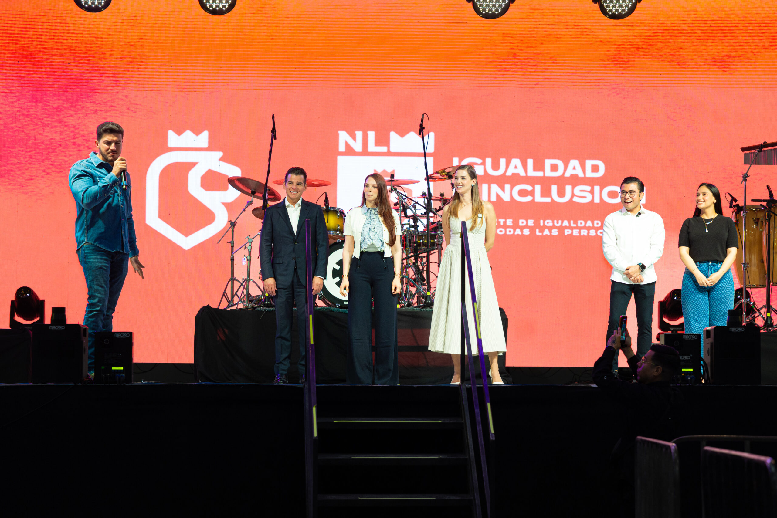 Refrendan Samuel y Mariana apoyo a todas las mamás de Nuevo León con gran fiesta «Amar a Mamá»
