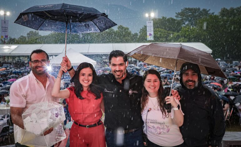 Reconoce y celebra en grande David de la Peña a madres de Santiago