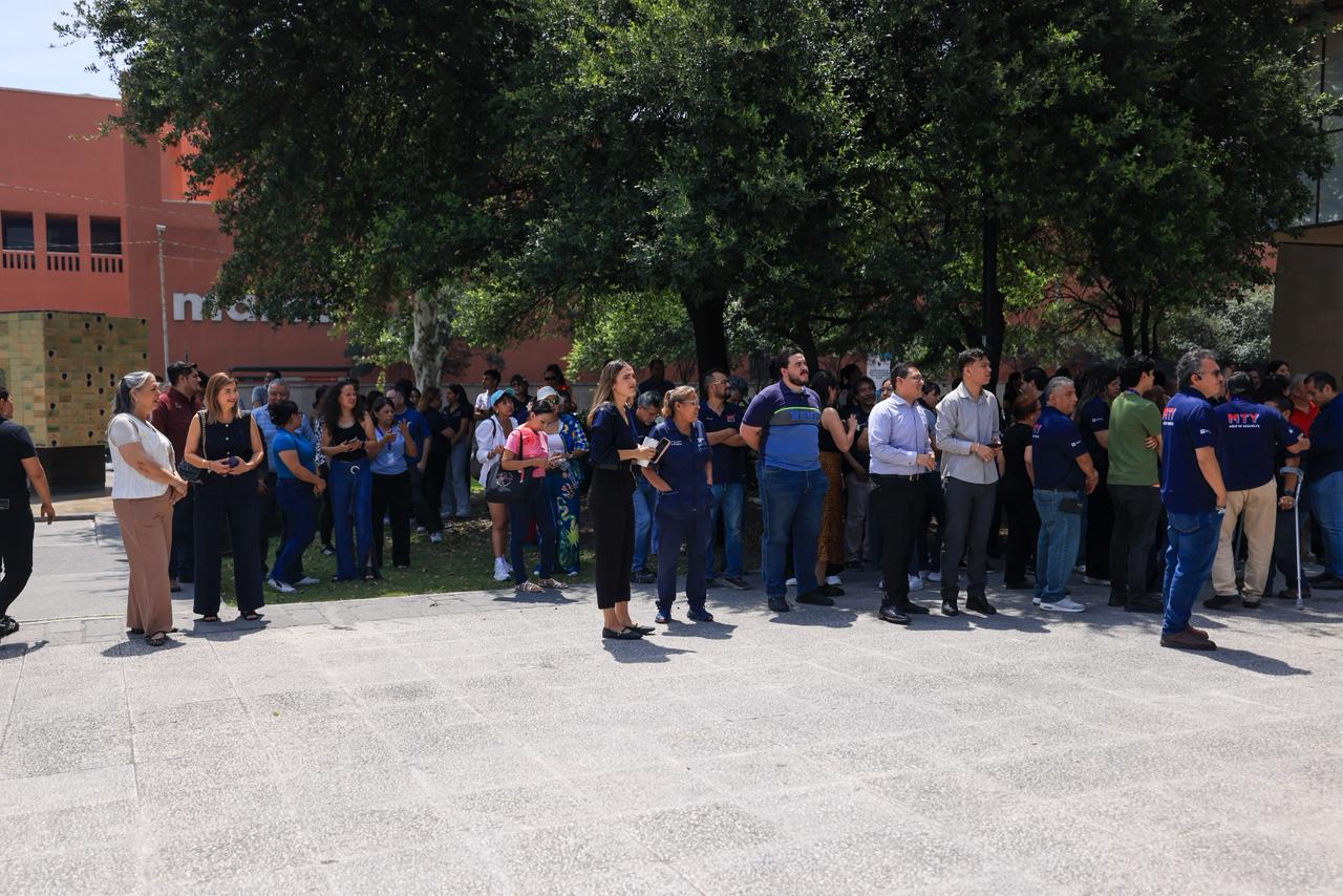 Participan empleados de Monterrey en el simulacro nacional de desalojo