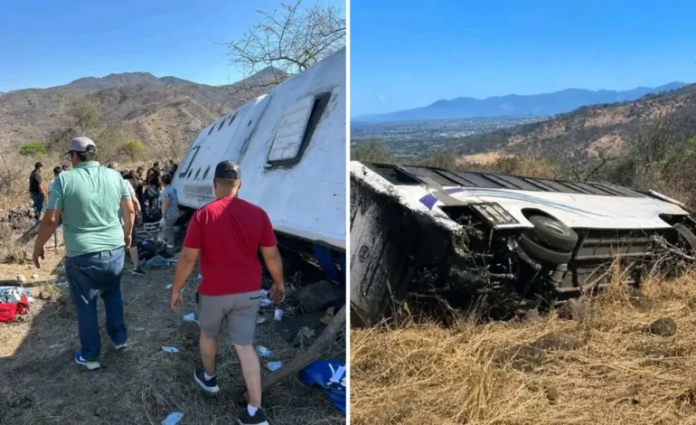 Mueren nueve turistas de Jalisco al volcar autobús en Nayarit