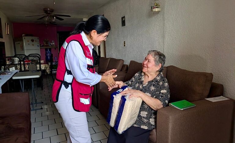 Impulsa Santa Catarina bienestar del adulto mayor con entrega de más de mil de aparatos de movilidad