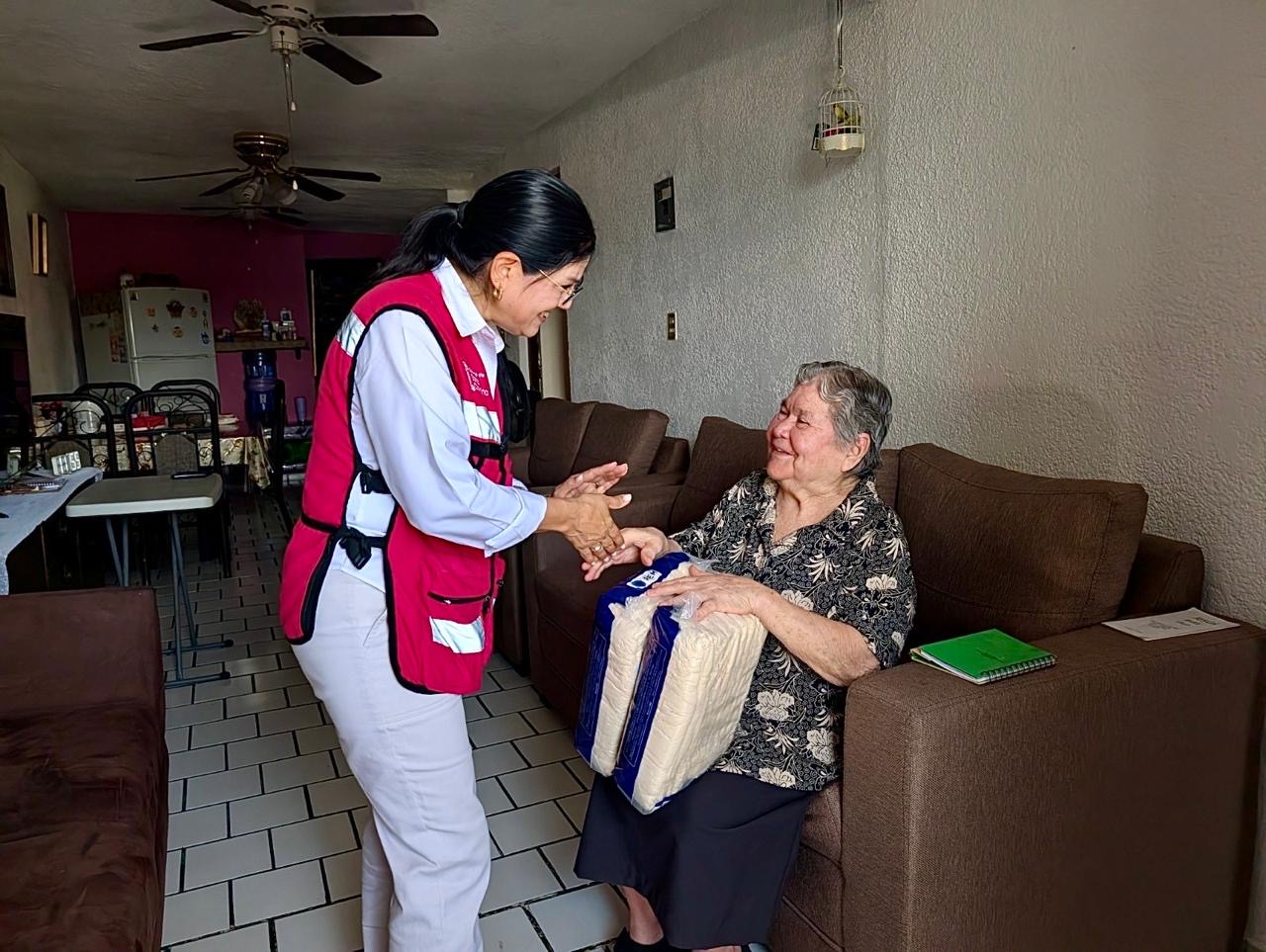 Impulsa Santa Catarina bienestar del adulto mayor con entrega de más de mil de aparatos de movilidad