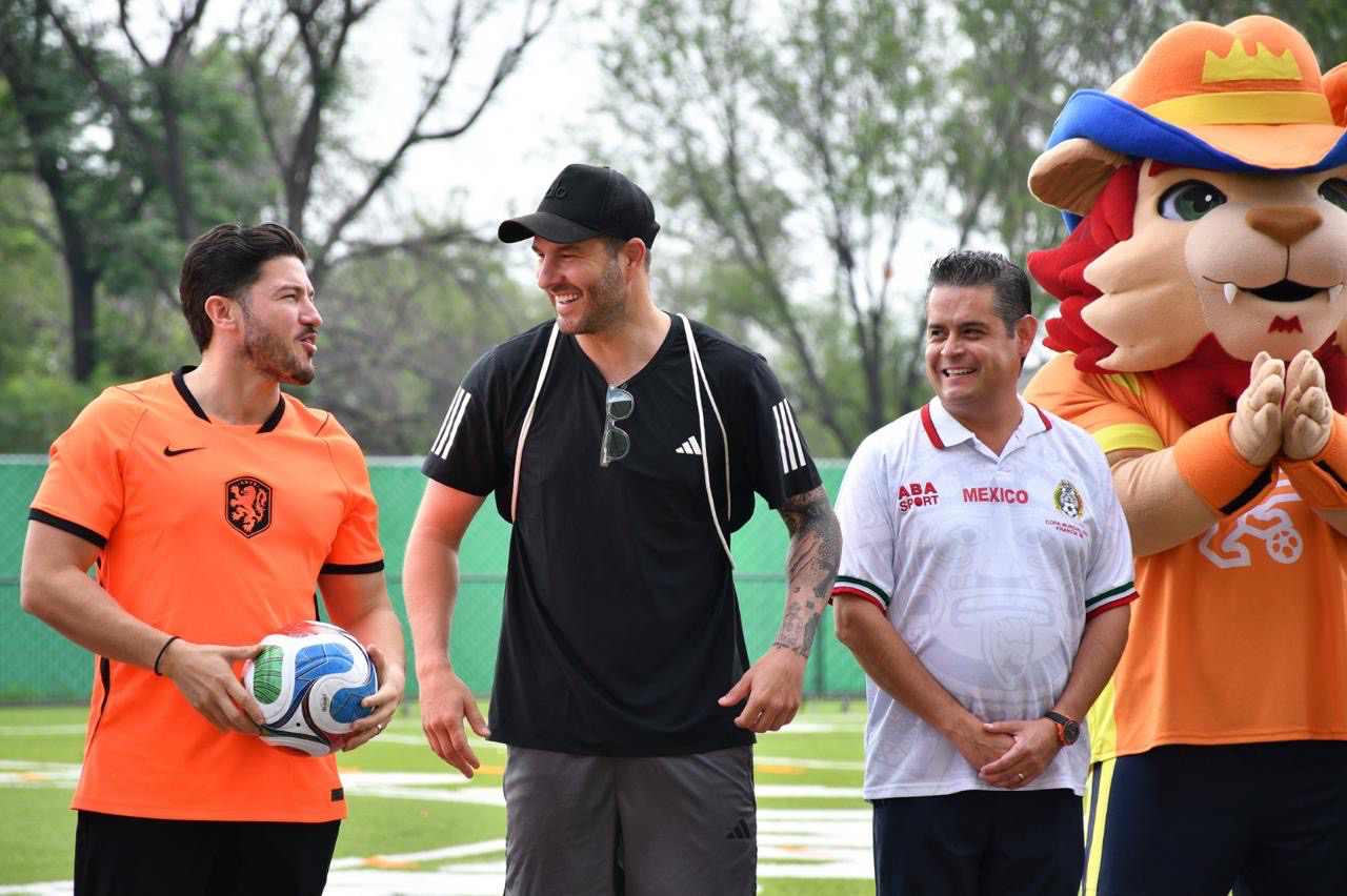 Samuel y Gignac llevan fiesta mundialista a las canchas de Nuevo León; Ya van 560 de «Ponte Nuevo, Ponte Mundial»