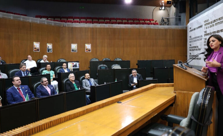 Se reúne Itzel Castillo con Federación de Colegios Profesionales