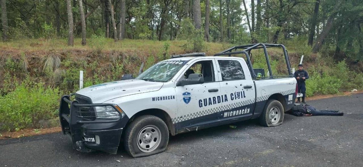 Narcoterroristas emboscan y asesinan a cinco policías en Michoacán