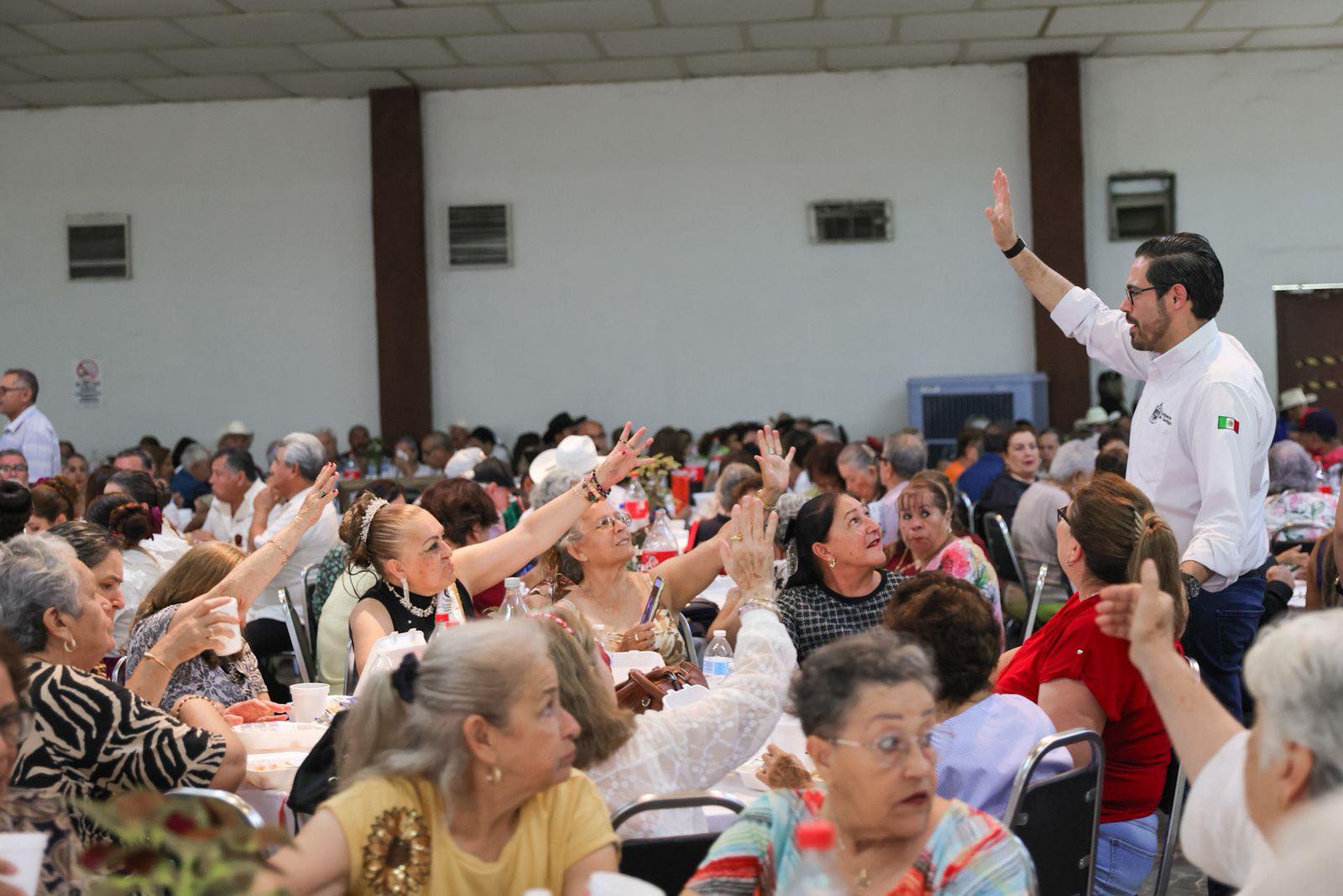 Celebra Santiago a sus adultos mayores