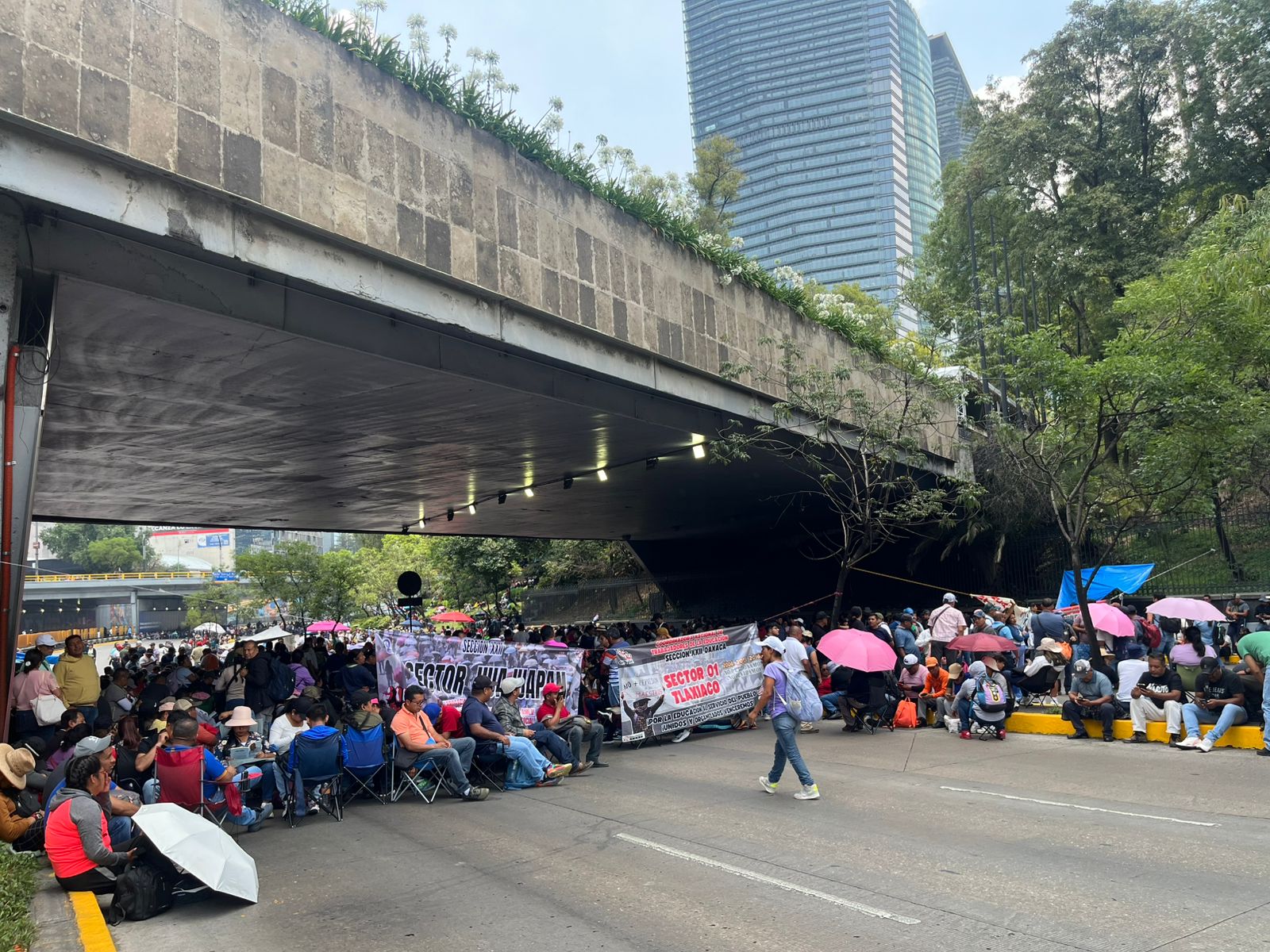 Amenaza la Coordinadora con bloquear el AICM y Estadio Ciudad de México