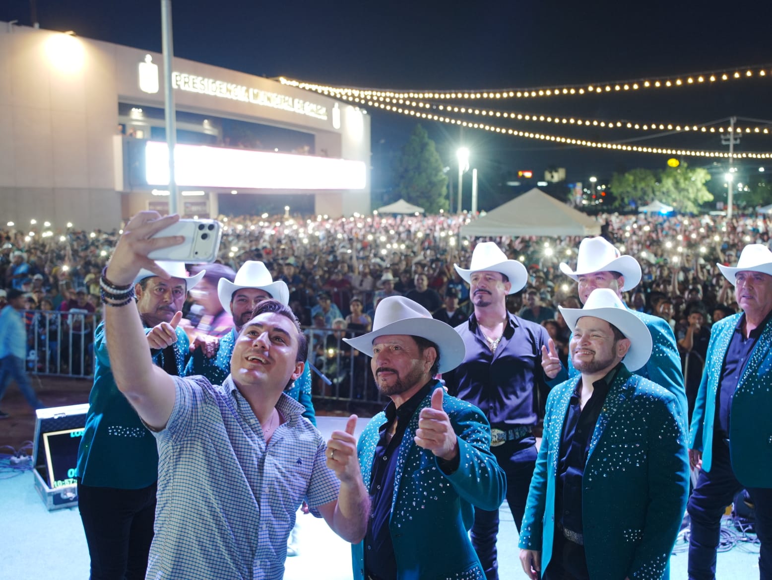 Reúne “Pa’l Viejón de Oro Fest 2.0” de García a miles de papás en su día