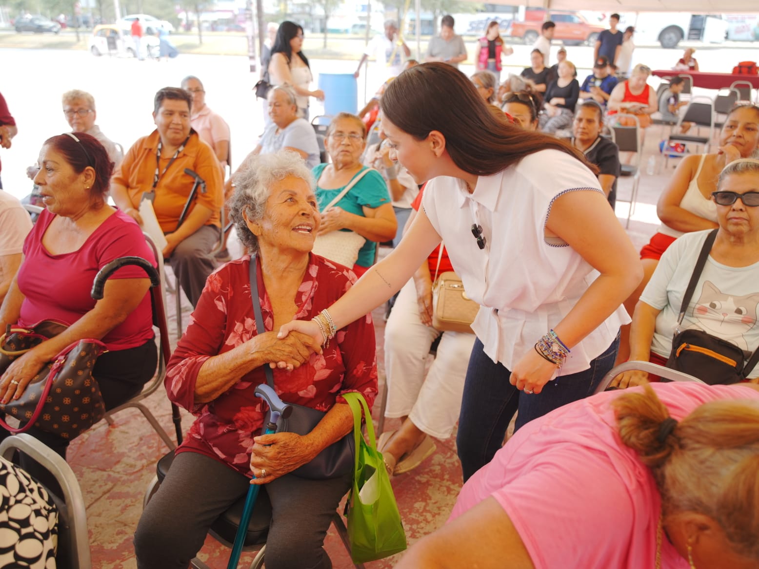 Apoyan García y OXXO con movilidad a personas vulnerables y adultos mayores