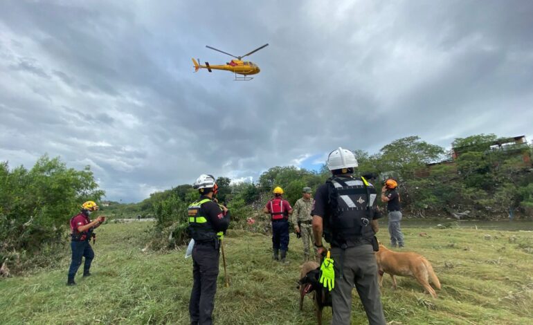 Buscan a hombre arrastrado por corriente del Río Pesquería en Escobedo