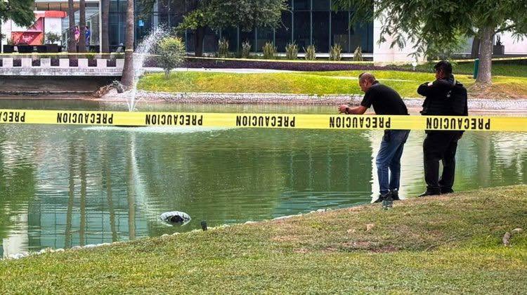 Hallan cuerpo de hombre flotando en lago al poniente de Monterrey