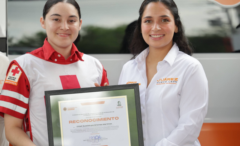 Reconoce Mónica Oyervides a paramédicos municipales en su día