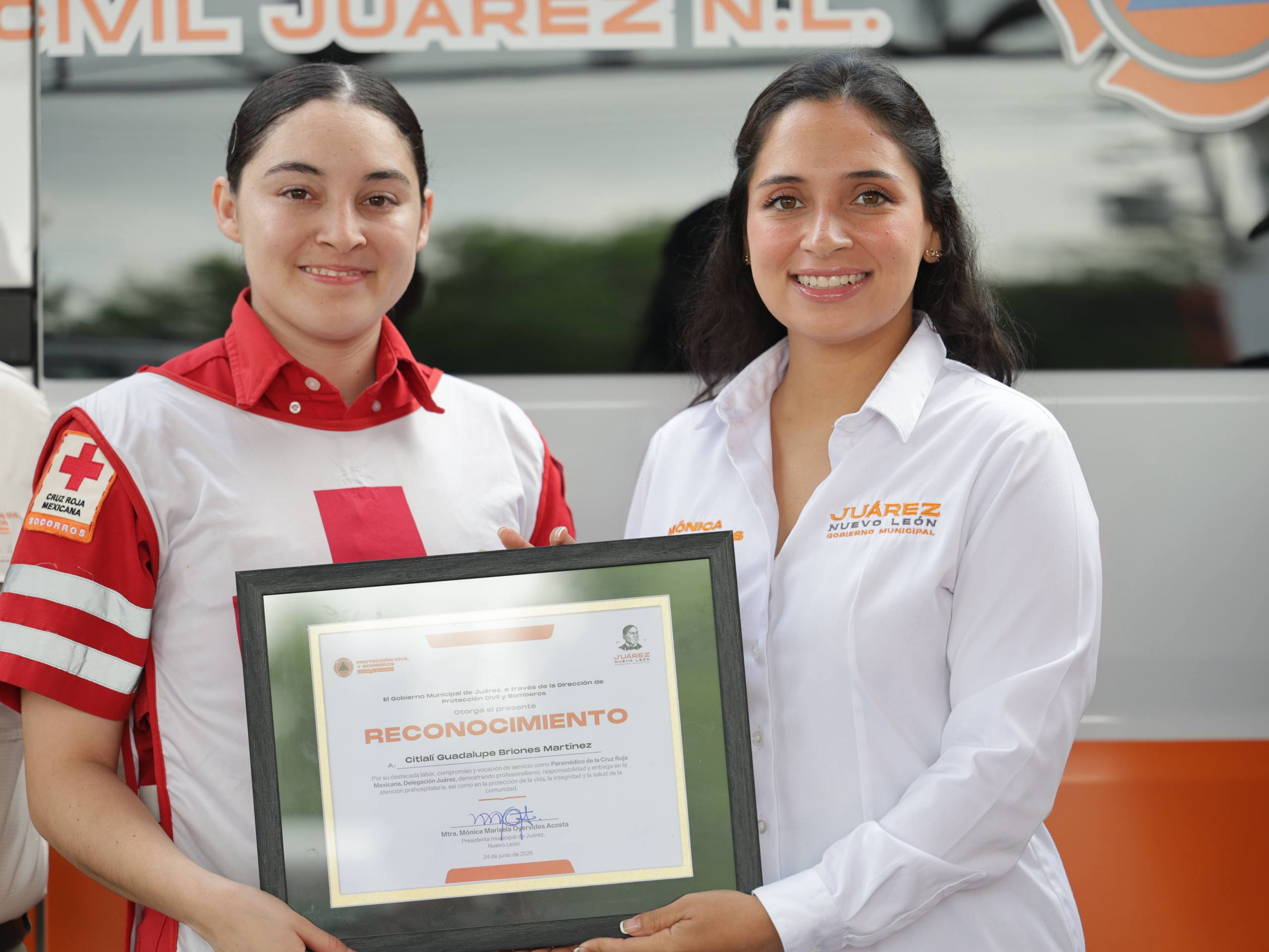 Reconoce Mónica Oyervides a paramédicos municipales en su día