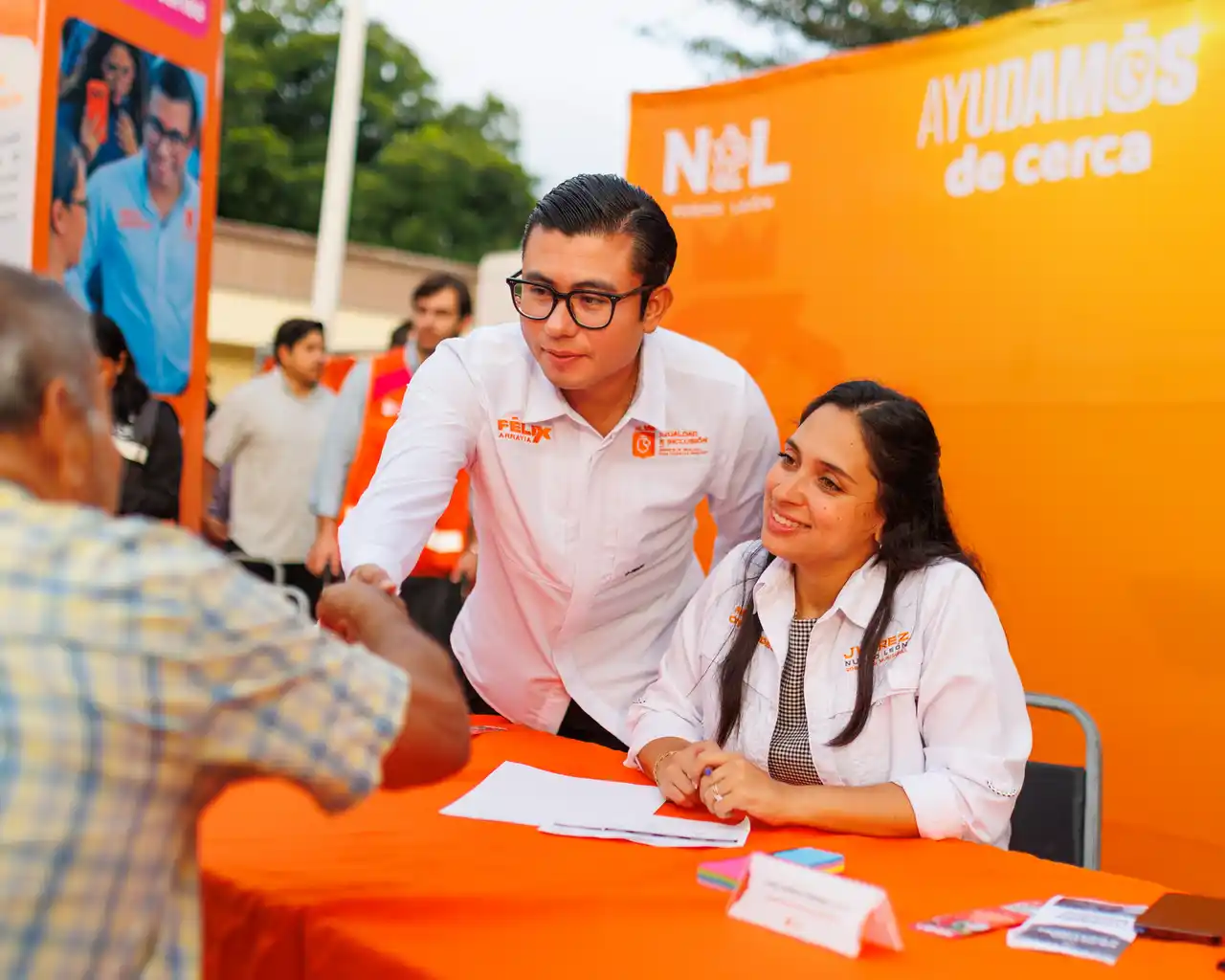 Reúne Félix Arratia a más de 2,400 personas en Juárez y consolida el éxito de «Ayudamos de Cerca»