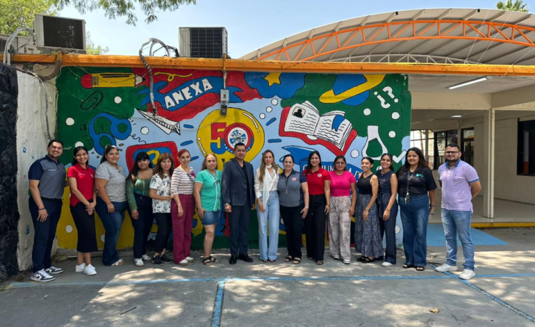 Dona diputada Perla Villarreal mobiliario a cinco escuelas primarias de Monterrey