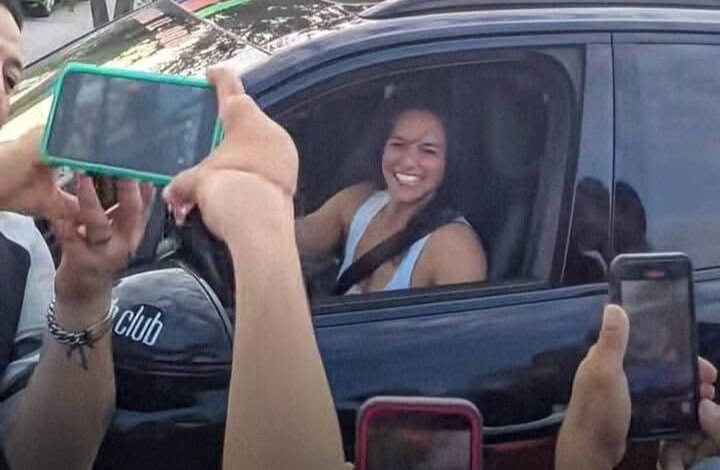 Cruza la actriz Michelle Rodríguez y pilotos del Rally Gumball 3000 a NL por Paso Fronterizo de Colombia por ser «Rápido y… Seguro»