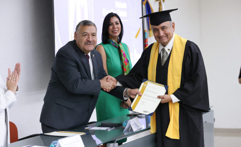 Celebra UANL graduación de Universidad para los Mayores