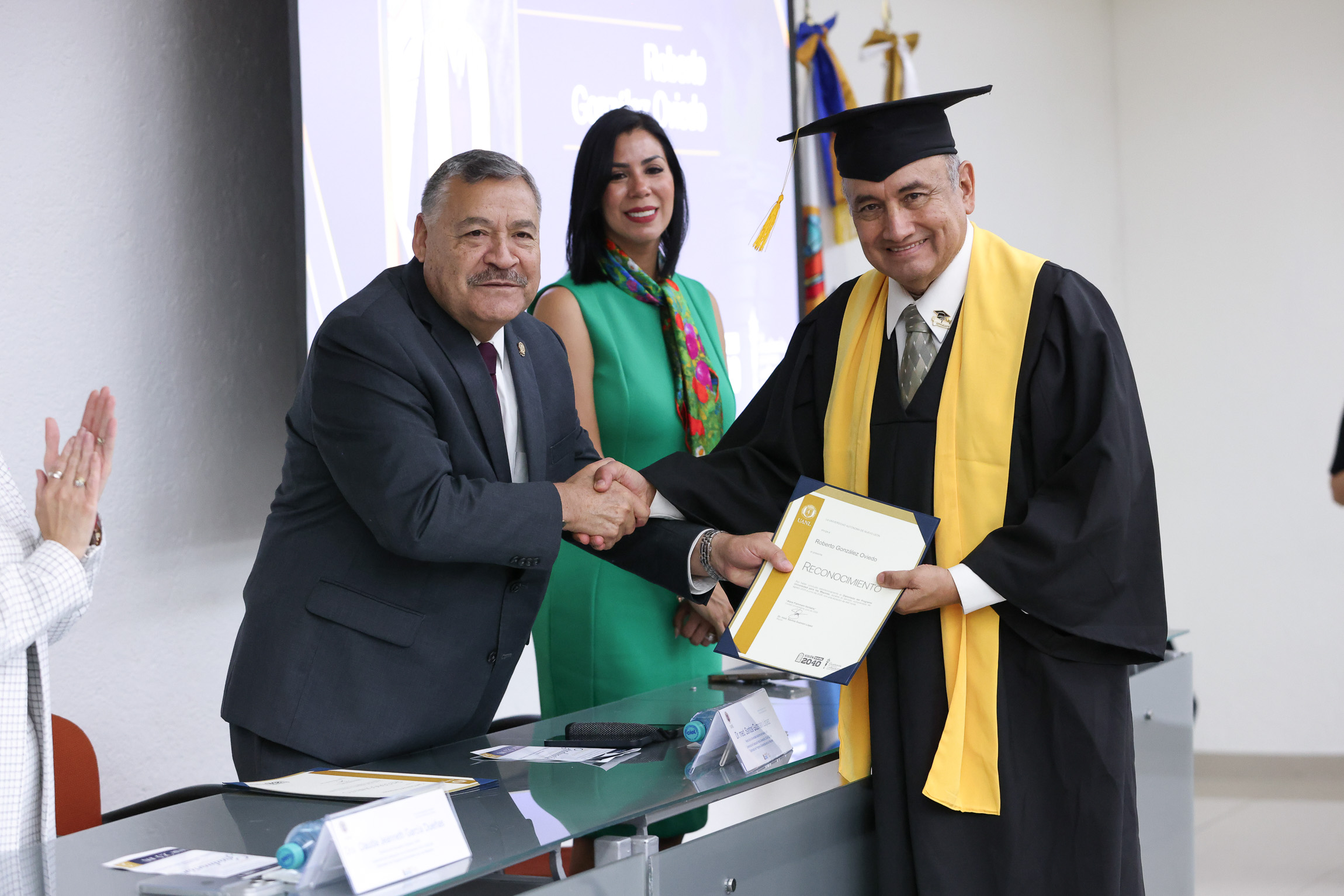 Celebra UANL graduación de Universidad para los Mayores