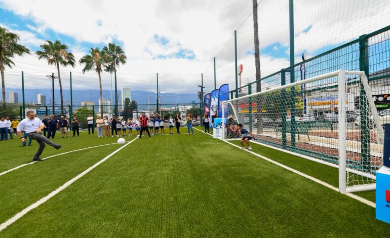 Entrega Adrián de la Garza rehabilitación de Parque en San Jerónimo