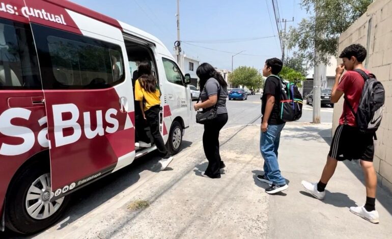 Al reiniciar clases refuerzan servicio de SantaBus gratuito