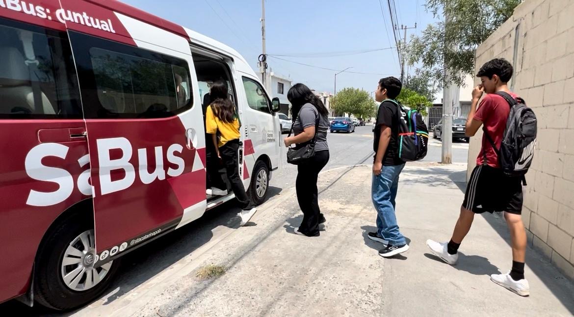 Al reiniciar clases refuerzan servicio de SantaBus gratuito