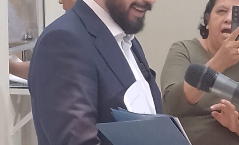 El notario Sergio Gil Valdez acude a responder al Congreso sobre movimientos de Samuel