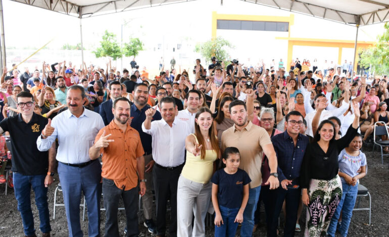 Inauguran Samuel y Mariana, Centro Comunitario Santa Isabel en Juárez