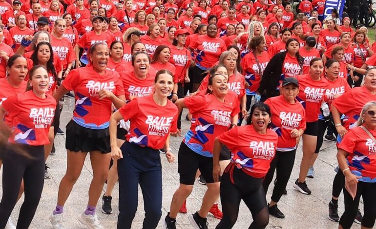  Participan casi mil  mujeres en el primer Baile Fitness del DIF Monterrey
