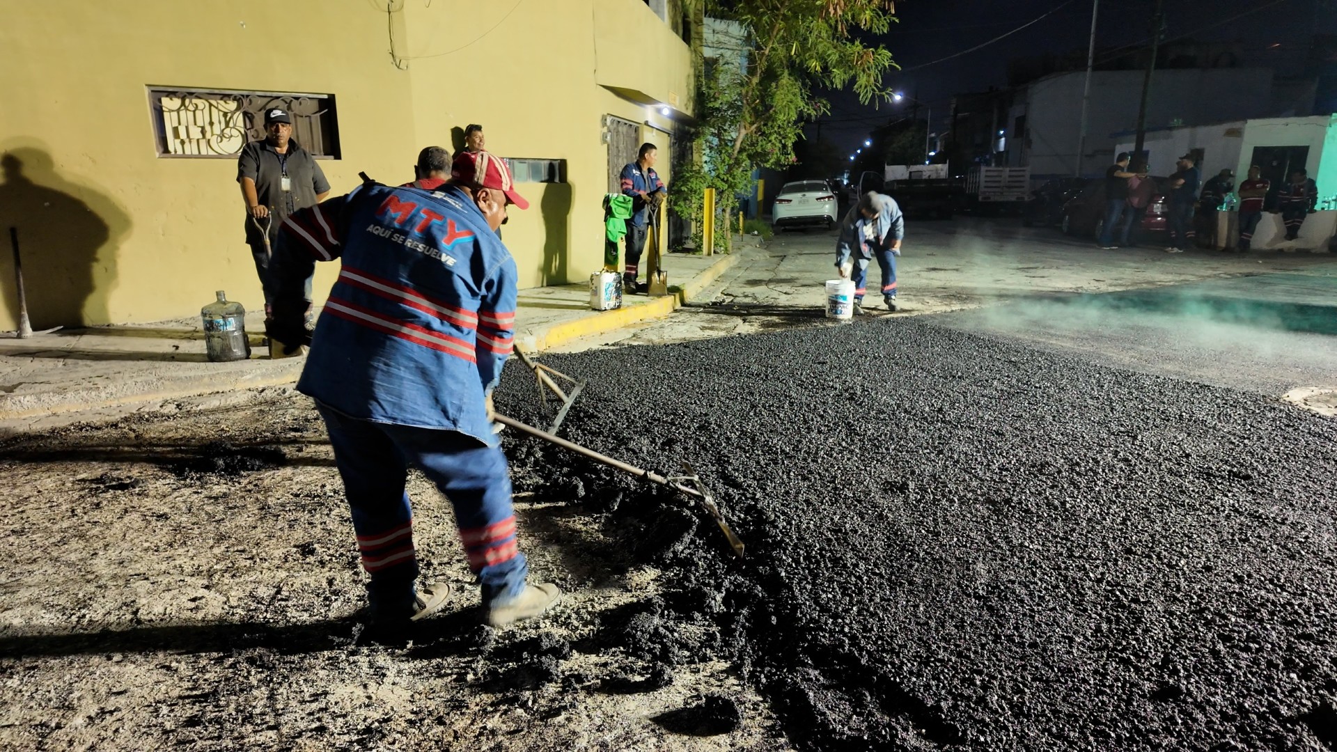 Rehabilita Monterrey avenida Candia en colonia Álvaro Obregón
