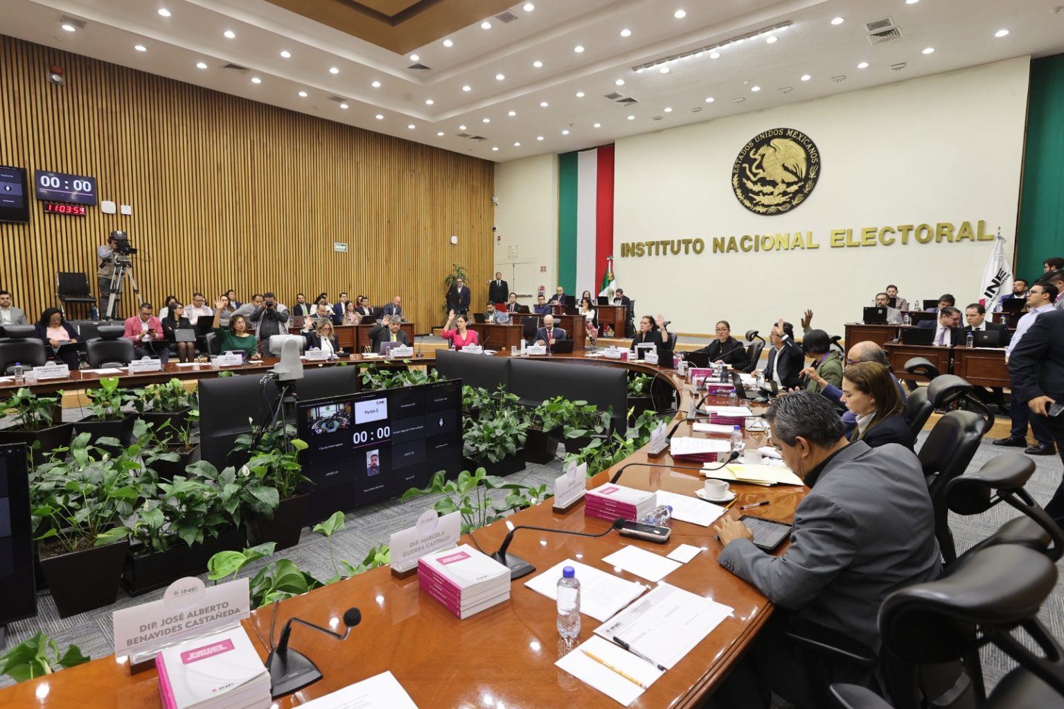 Consejo del INE decide posponer las reglas para fiscalizar las preprecampañas de partidos
