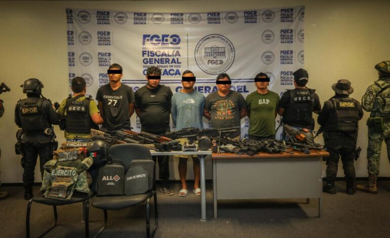 A expolicías de Oaxaca no les gustó la Ley y se cambiaron a la malandreada: Les incautan arsenal