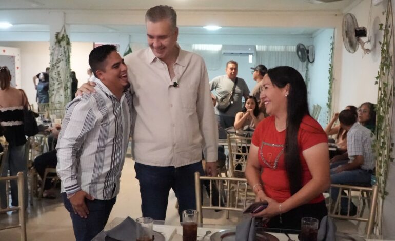 Reconoce Waldo a maestros como primera línea para cuidar a la comunidad