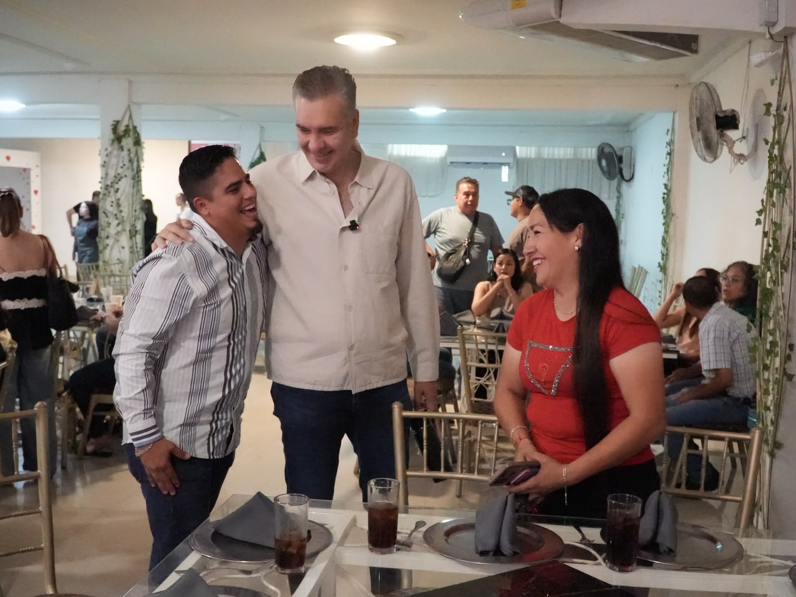Reconoce Waldo a maestros como primera línea para cuidar a la comunidad