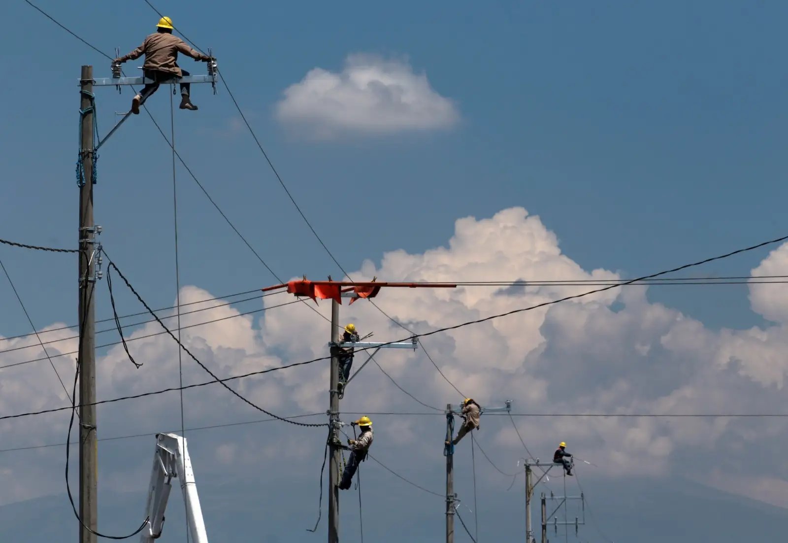 Suspenderá CFE la energía en 50 comunidades rurales de Puebla