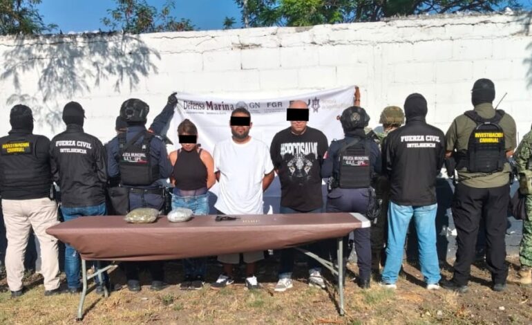 Detienen a gatillero y pareja en Guadalupe; trata de esconderse en narcotiendita