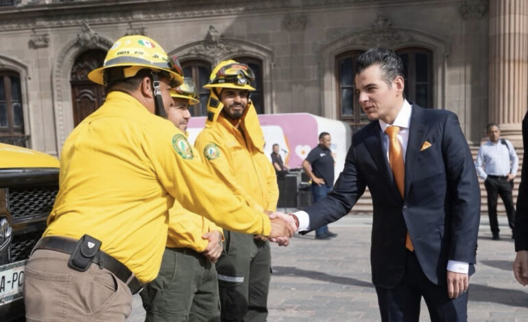 Miguel Flores destaca valentía y compromiso de combatientes forestales