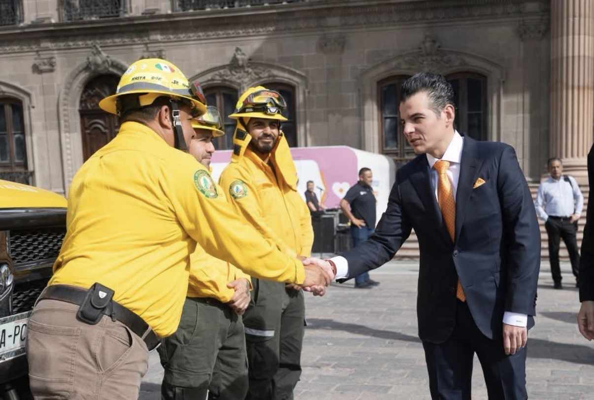 Miguel Flores destaca valentía y compromiso de combatientes forestales