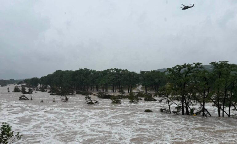 Enfrentan condados del centro de Texas fuertes inundaciones