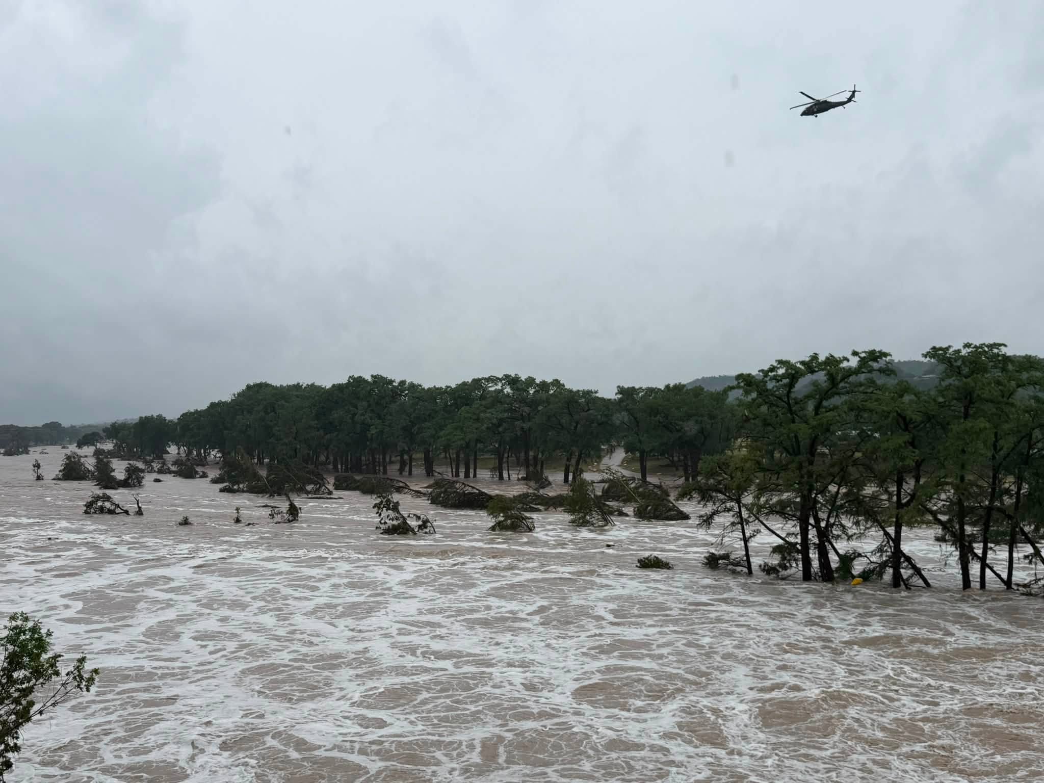 Enfrentan condados del centro de Texas fuertes inundaciones