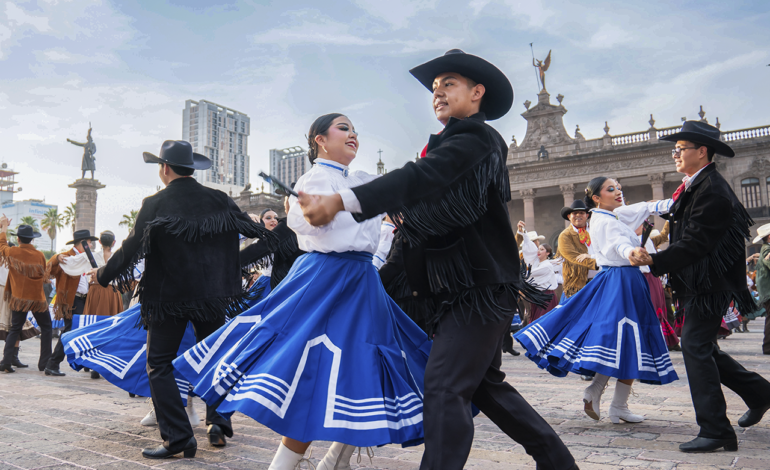 ¡Ya viene! ¡Ya viene! El 34 Gran Mitote Folclórico ¡Zapatéllele!