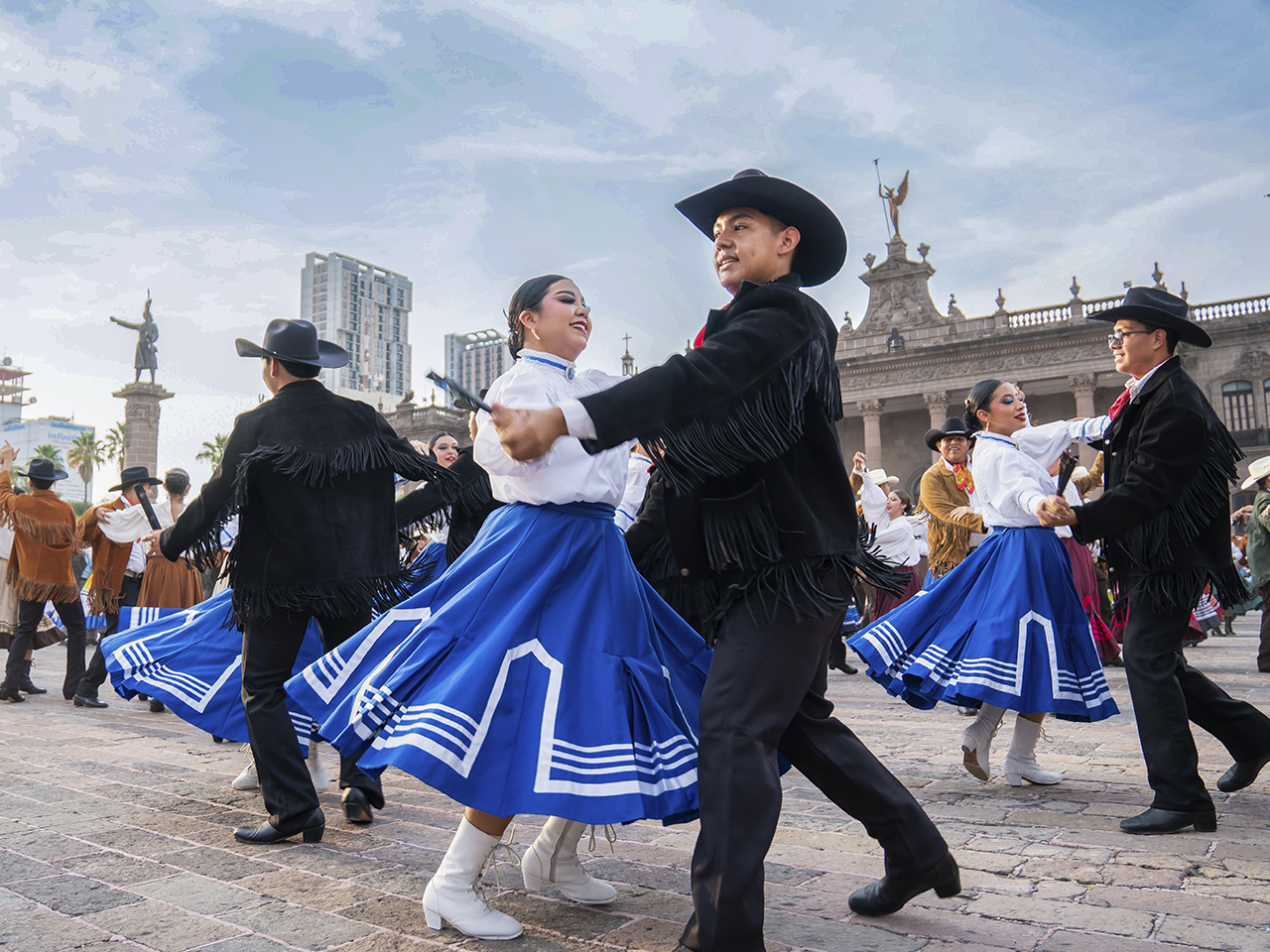 ¡Ya viene! ¡Ya viene! El 34 Gran Mitote Folclórico ¡Zapatéllele!