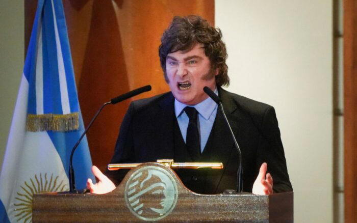 ¡Ché, qué pelotudo! Ordena Milei impedir el ingreso o expulsar a extranjeros que promuevan mensajes contra Argentina