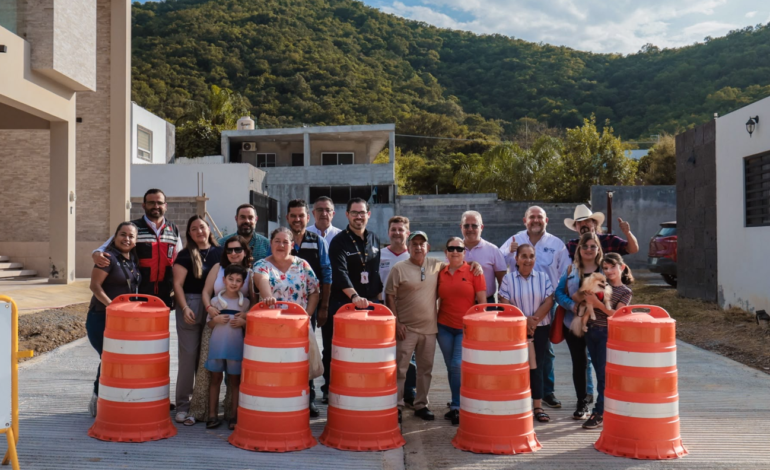 Avanza David De la Peña con más obras de pavimentación en Santiago